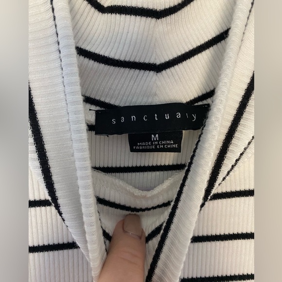 Sanctuary sleeveless mock neck top, never worn, size medium, NWOT. New. - Picture 2 of 2